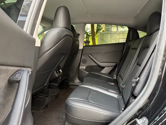 Tesla Model Y — Фото автомобиля 8