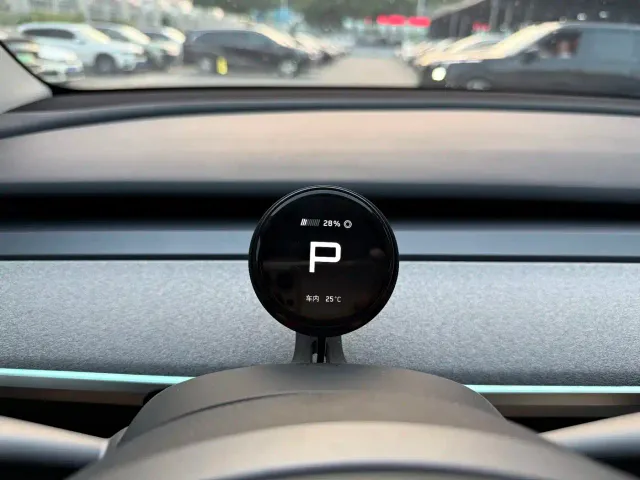 Tesla Model Y — Фото автомобиля 9