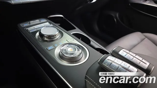 Genesis GV70 — Фото автомобиля 9
