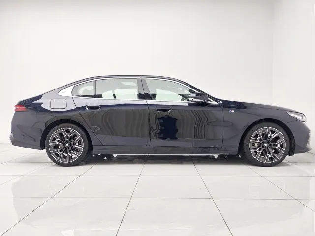 BMW 5 Series — Фото автомобиля 4