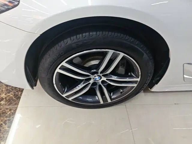 BMW 5 Series — Фото автомобиля 22