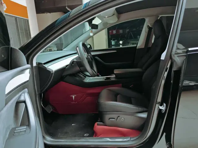 Tesla Model Y — Фото автомобиля 7