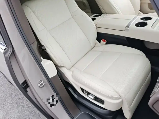 Li Auto MEGA — Фото автомобиля 24