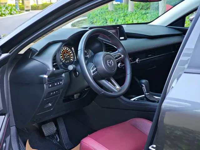 Mazda Axela — Фото автомобиля 4