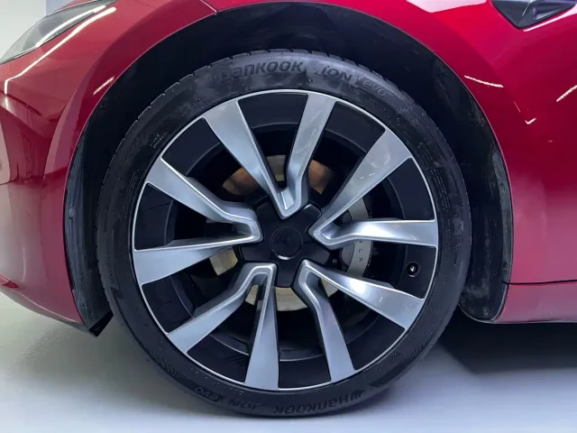 Tesla Model 3 — Фото автомобиля 9