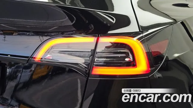 Tesla Model Y — Фото автомобиля 8