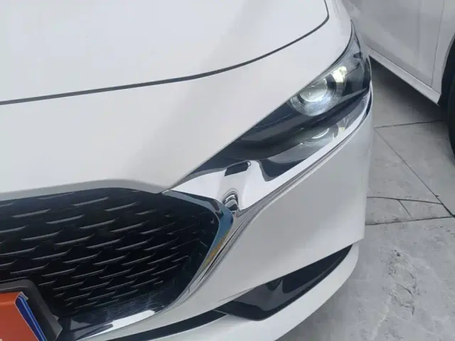 Mazda Axela — Фото автомобиля 23