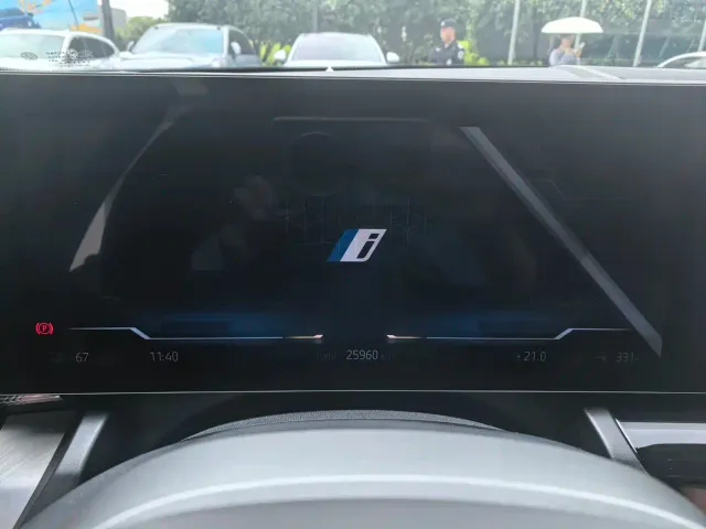 BMW BMW i5 2024 eDrive 35L Premium Model M Sport Package — Фото автомобиля 5