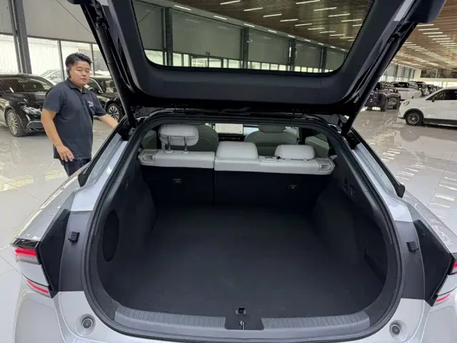 XPeng XPeng P7+ 2024 Long Range Max — Фото автомобиля 14