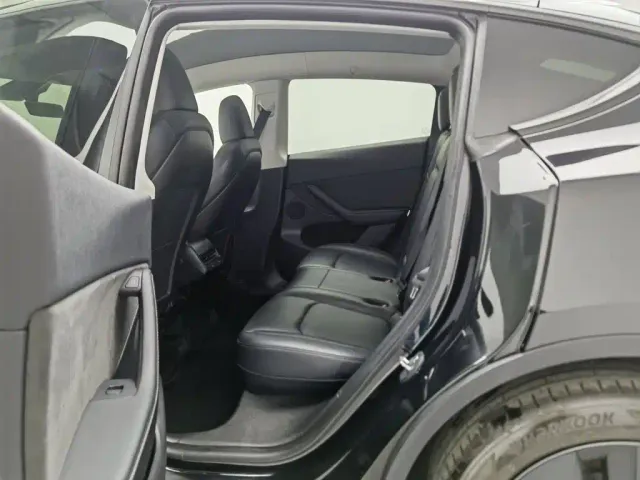 Tesla Model Y — Фото автомобиля 15
