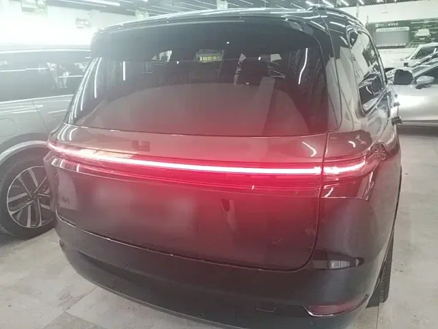 Li Auto L9 — Фото автомобиля 5