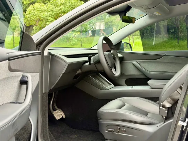 Tesla Model Y — Фото автомобиля 7