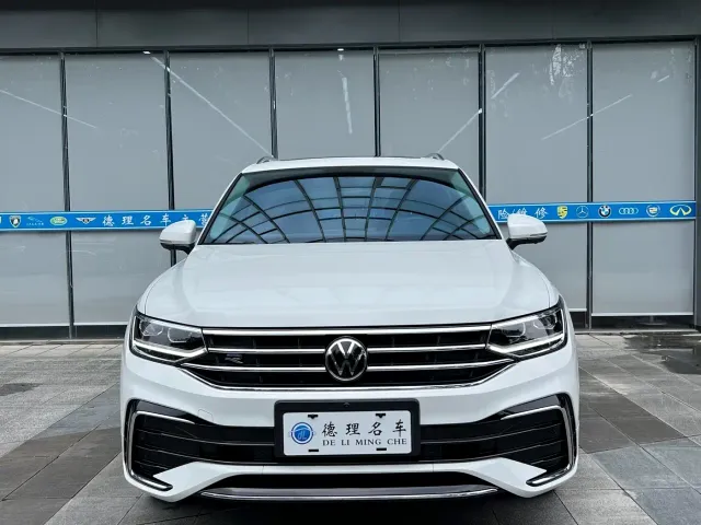 Volkswagen Tiguan L — Фото автомобиля 4