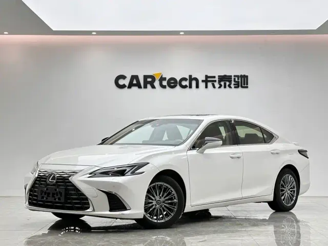 Фотография автомобиля — Lexus ES