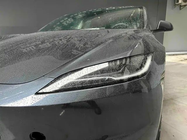 Tesla Model 3 — Фото автомобиля 2