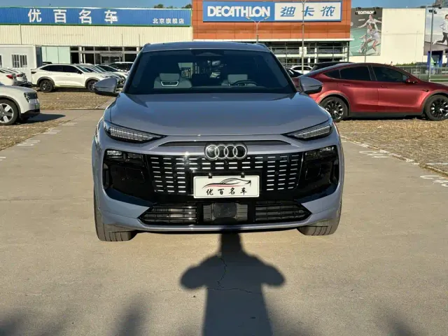 Audi Q6L e-tron — Фото автомобиля 2