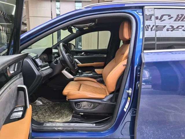 BYD Tang — Фото автомобиля 11