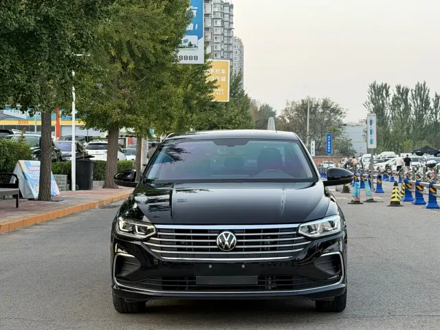 Volkswagen Lavida — Фото автомобиля 2
