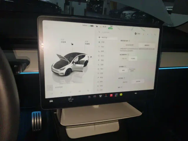 Tesla Model Y — Фото автомобиля 14