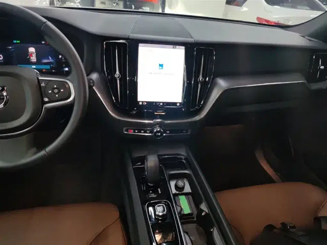 Volvo XC60 — Фото автомобиля 13