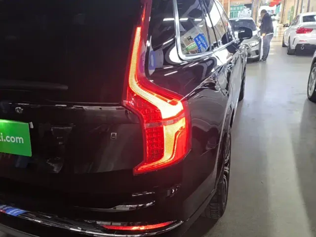 Volvo XC90 — Фото автомобиля 7