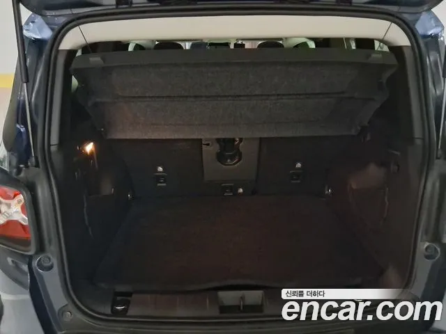 Jeep Renegade — Фото автомобиля 12