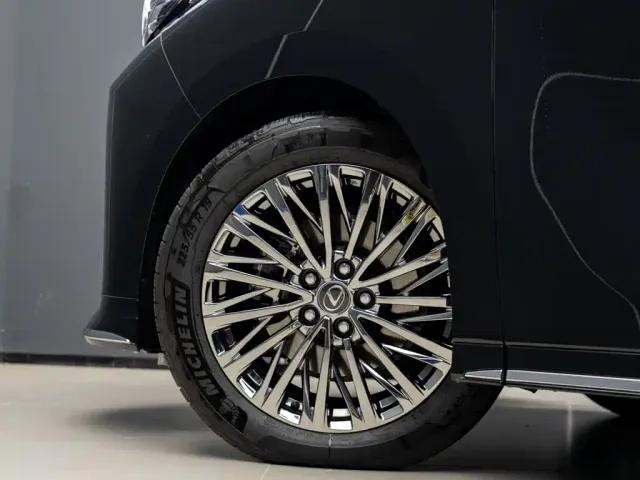 Lexus LM — Фото автомобиля 6