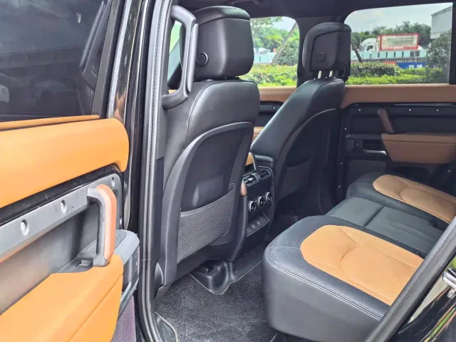 Land Rover Defender — Фото автомобиля 9