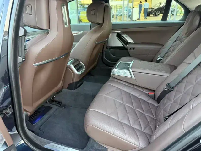 BMW 7 Series — Фото автомобиля 7