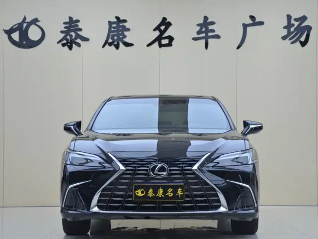 Lexus ES — Фото автомобиля 2