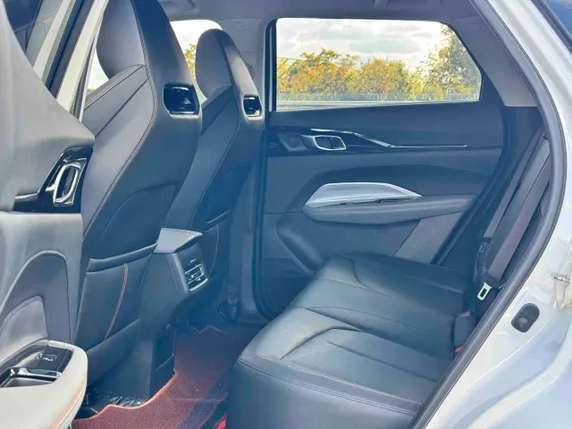 Changan Z6 — Фото автомобиля 4