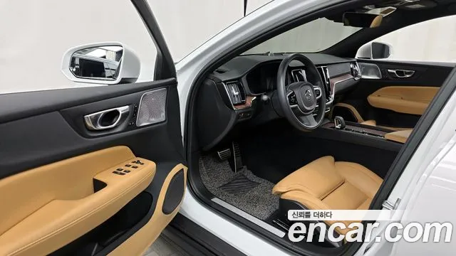 Вольво V60 V60 Cross Country 2 поколение B5 Pro AWD — Фото автомобиля 10