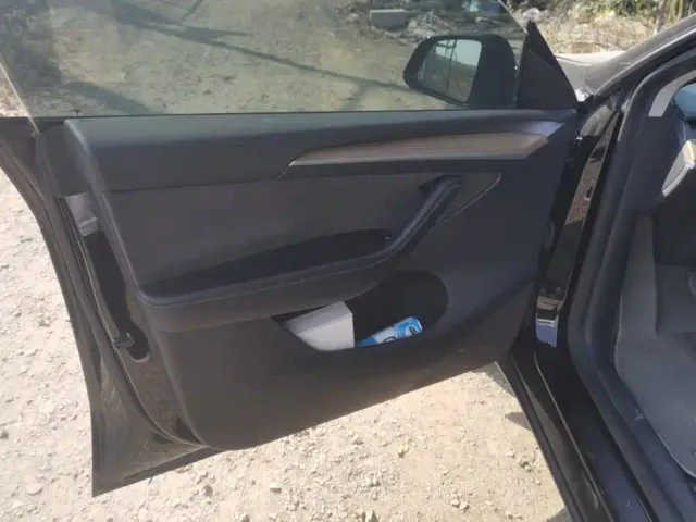 Tesla Model Y — Фото автомобиля 7