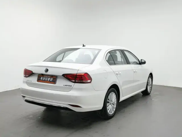 Volkswagen Lavida — Фото автомобиля 2