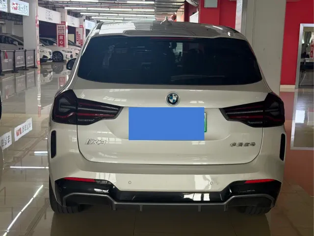 BMW iX3 — Фото автомобиля 6