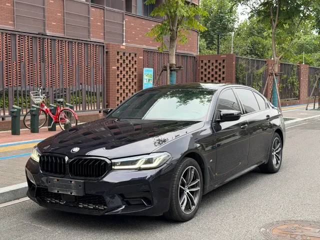 Фотография автомобиля — BMW 5 Series