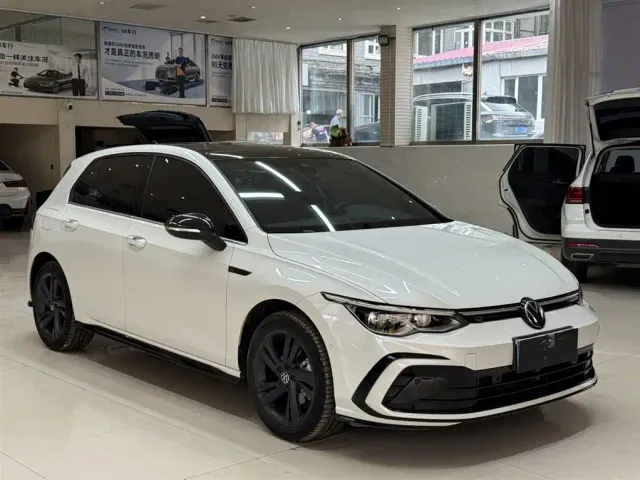 Volkswagen Golf — Фото автомобиля 3