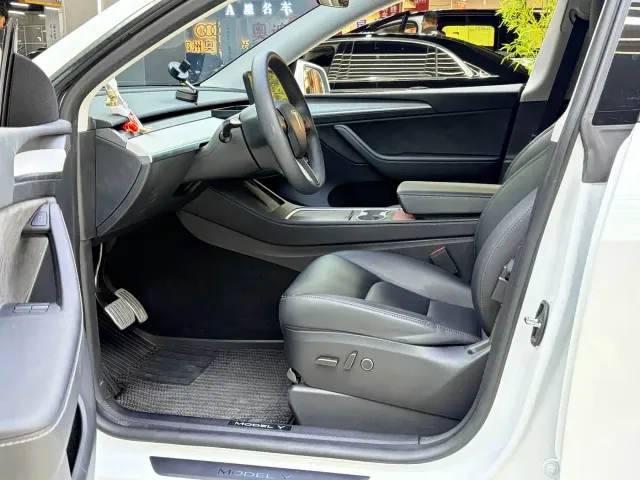 Tesla Model Y — Фото автомобиля 7
