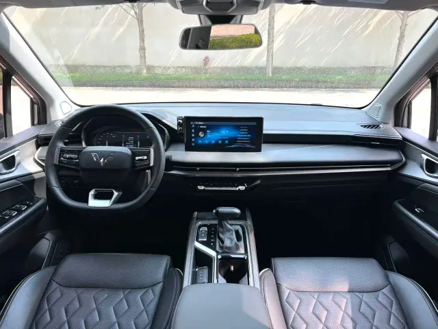 Wuling Jiachen — Фото автомобиля 8