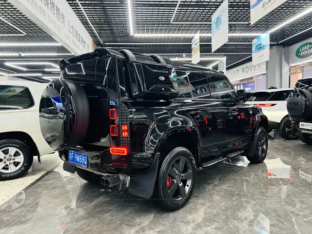 Land Rover Defender — Фото автомобиля 9