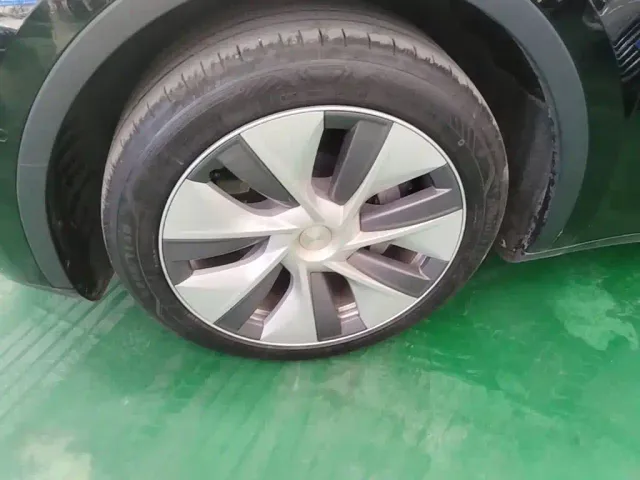 Tesla Model Y — Фото автомобиля 22
