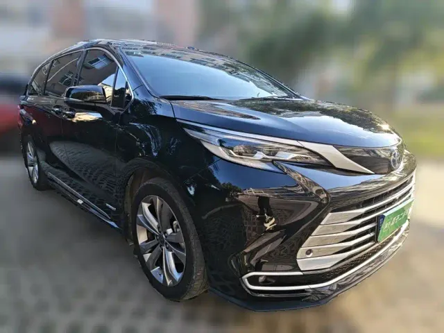 Toyota Sienna — Фото автомобиля 23