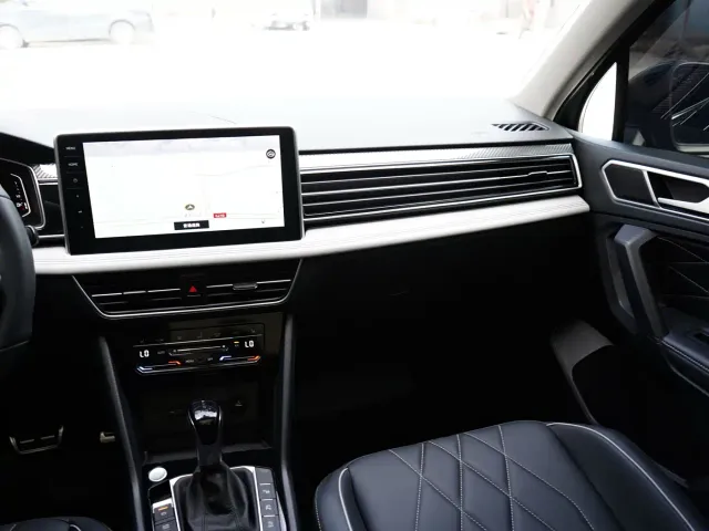 Volkswagen Tiguan L — Фото автомобиля 17