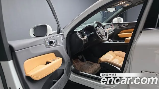 Вольво XC60 — Фото автомобиля 10