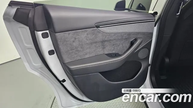 Tesla Model Y — Фото автомобиля 14