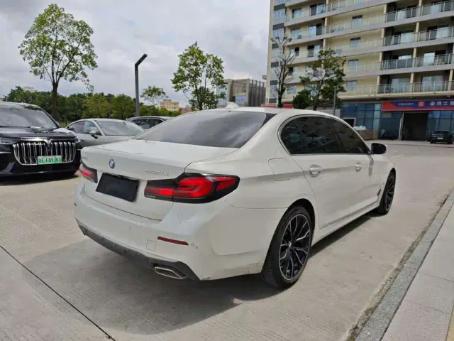 BMW 5 Series — Фото автомобиля 5