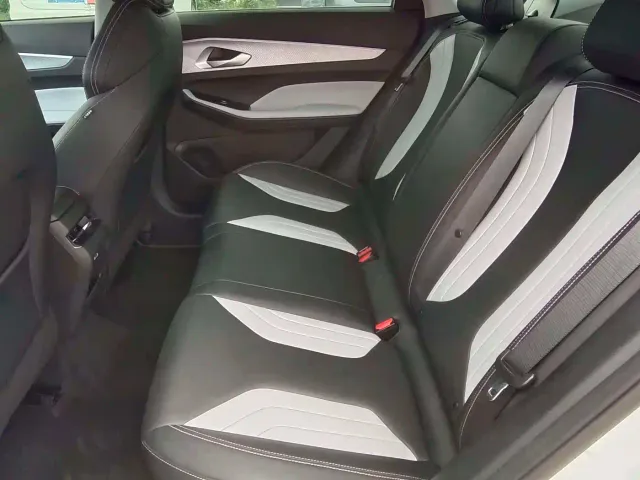 Geely Binrui — Фото автомобиля 8