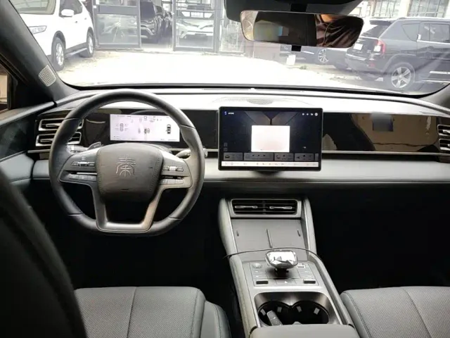 BYD Qin L — Фото автомобиля 9