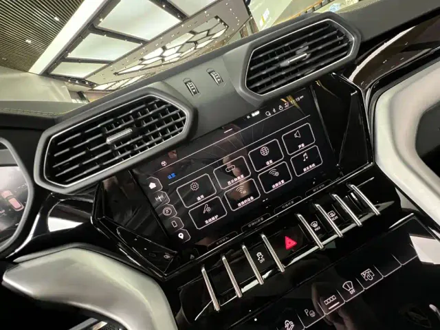 Lamborghini Urus — Фото автомобиля 20