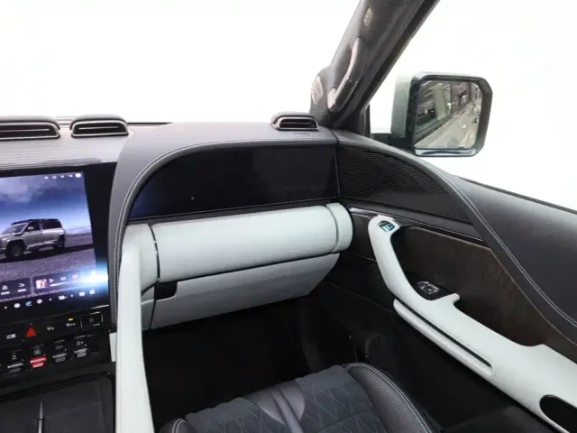 BYD U8 — Фото автомобиля 27